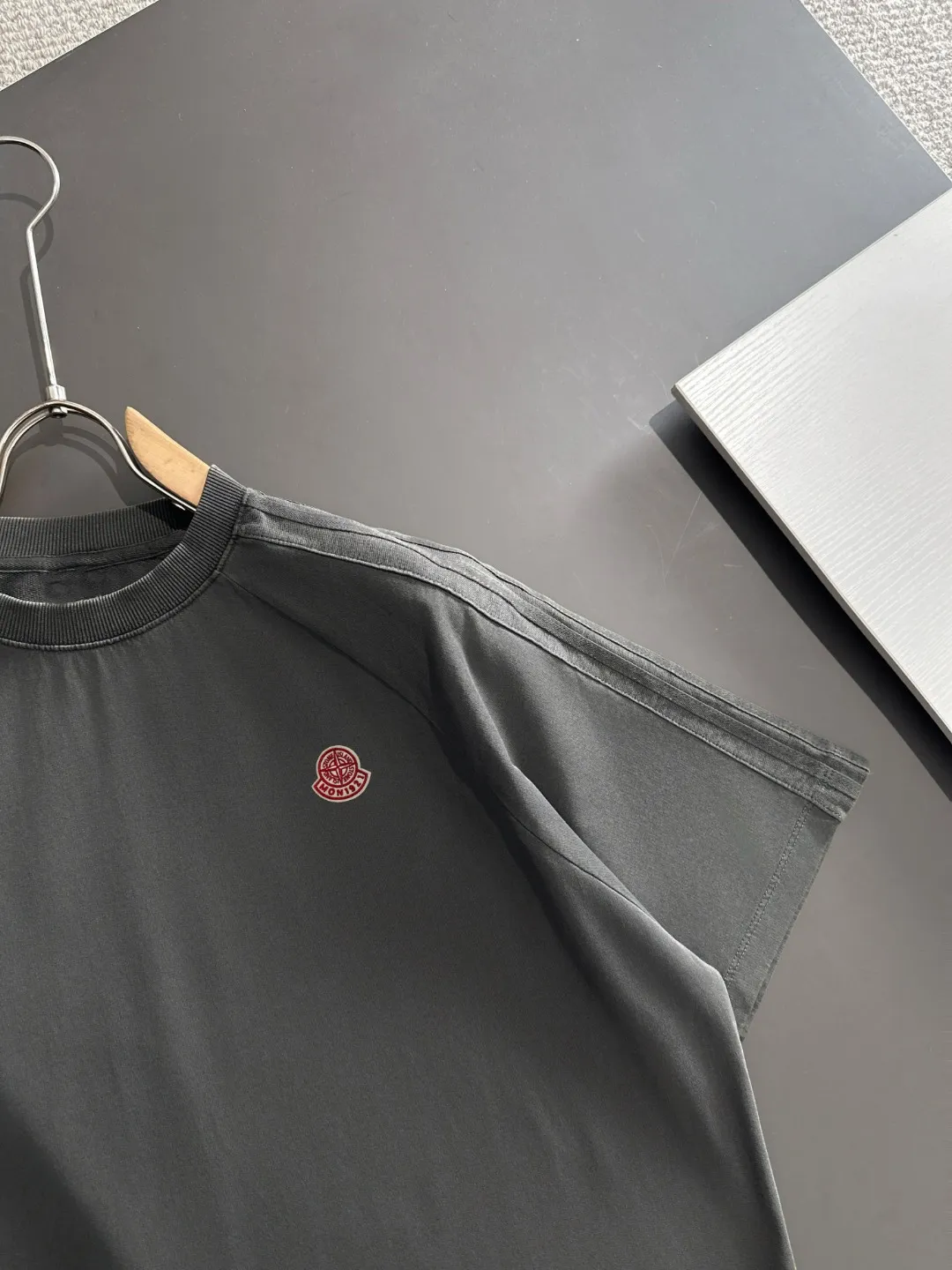 Next day shipping P460 Stone lsland/stone island high quality 2025 spring and summer new casual heavy industry suit exclusively developed by yb! High quality production! Imported custom-made fabrics for foreign orders, with high breathability and comfort, impeccable details, brand element design concept, delicate and soft feel! It presents a casual cut and the upper body shape is great! On sale simultaneously on the official website! From a high-end men's positioning brand, the low-key luxury taste is irresistible! Exquisite workmanship and impeccable quality! The overall style is simple, fashionable and timeless, fully meeting the requirements of stylish and tasteful dressing! Size: S-XXL